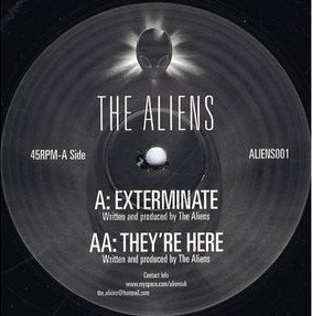 The Aliens (6) - Exterminate / They're Here (12") - Image 2